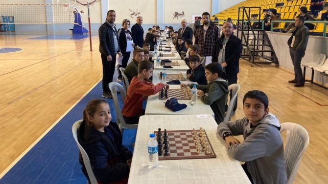 Ortaokullar Arası Satranç Turnuvası Düzenlendi
