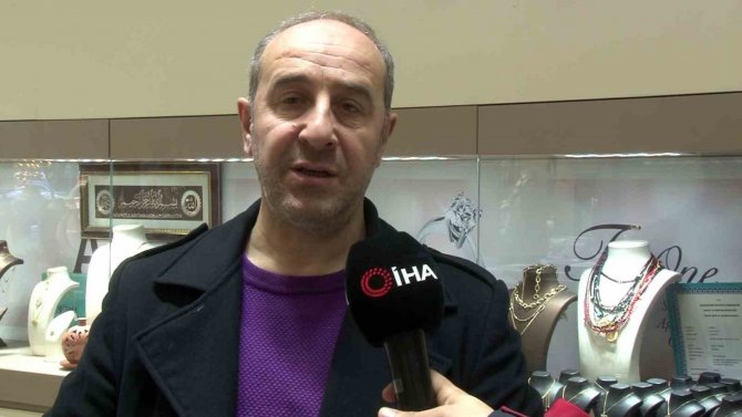 Film Sahnelerini Aratmayan Soygun Kamerada, “20 Yıllık Kuyumculuğumu, 3 Dakikaya Sığdırmışlar”