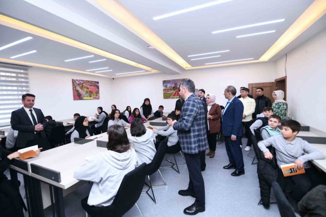 Pursaklar’da Çok Amaçlı Sosyal Tesislere Bir Yenisi Eklendi