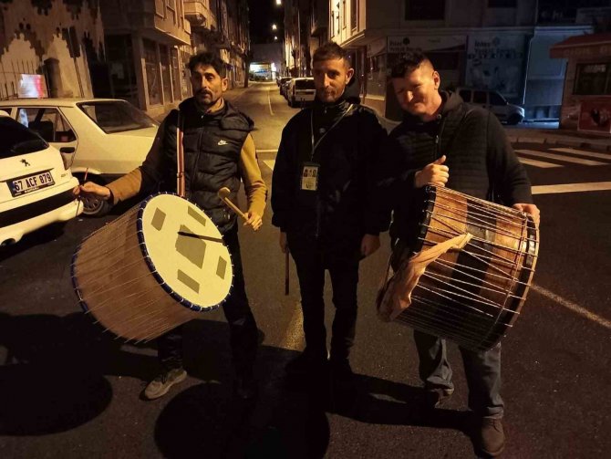 Davulcuların Mesaisi Başladı