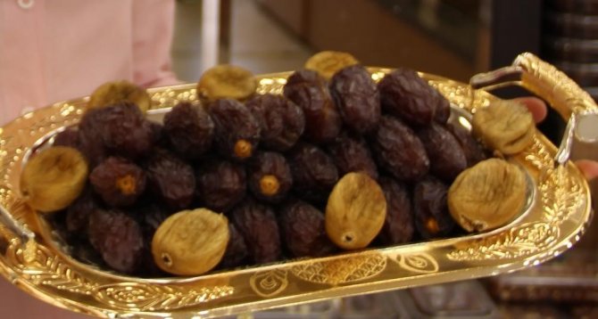 Sahur İle İftar Arasındaki Vakti Daha Rahat Geçirmek İsteyenler Hurma Tezgahına Koştu