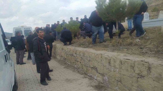 8 Yıl Sonra Kemikleri Bulunmuştu, O Kemiklerle Bugün Defnedildi