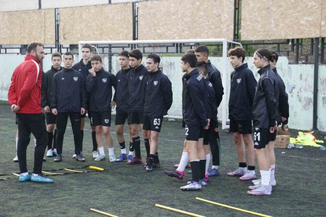 Genç Horozlar, U15’de Ligi Galibiyetle Kapatmak İstiyor