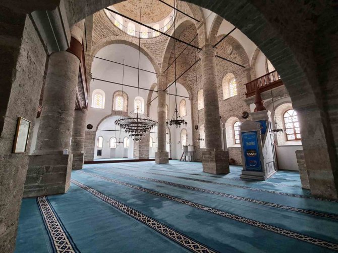 Asırlık Camiler Ramazan’a "Merhaba" Dedi