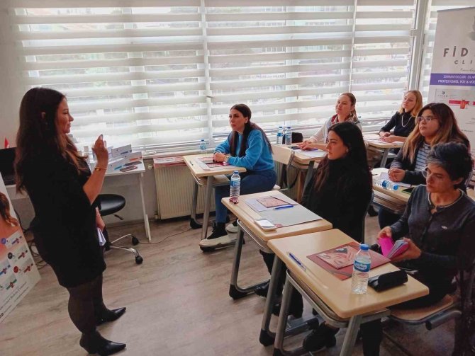 Yaz Mevsimi Yaklaştı: Uzmanlar Kimyasal İçerikli Cilt Bakım Ürünlerine Karşı Uyarıyor