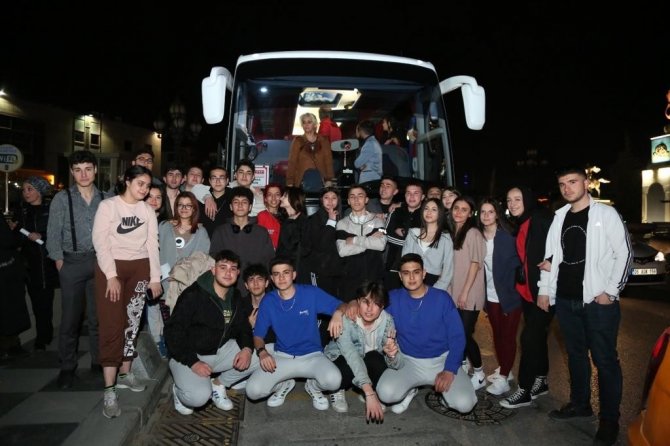 Depremde Yardım Gönüllüsü Olan Gençler Çanakkale’de