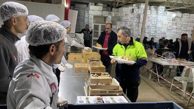 Depremzedeler Sahurda Çadırlarda Buluştu