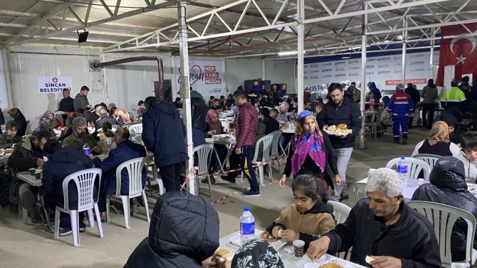 Depremzedeler Sahurda Çadırlarda Buluştu