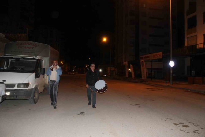 Adana Sokakları Ramazan Davulcuları İle Renklendi