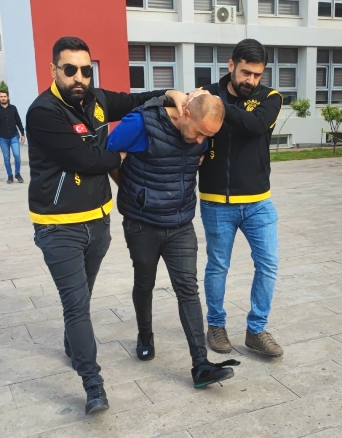Karısının Boğazını Kendisini Aldattığını Düşündüğü İçin Kesmiş