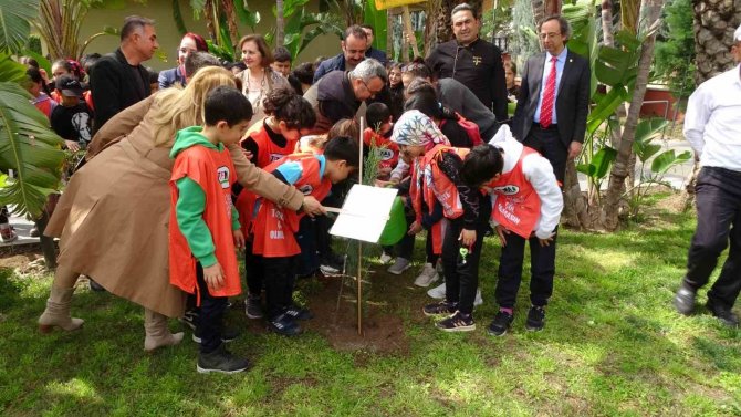 Depremzede Öğrenciler Gönüllerince Bir Gün Geçirdi