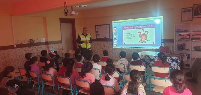Aydın’da Jandarma Ekipleri Okullarda Trafik Kuralları Ve Servis Eğitimlerini Sürdürüyor