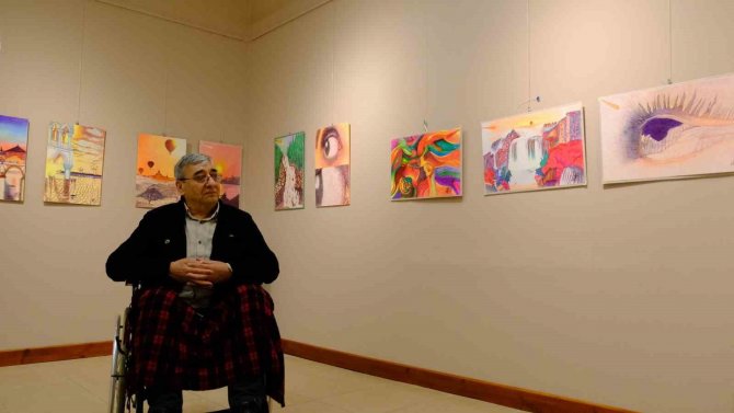 Kağıt Ve Kalemin Düeti İsimli Sergi Ayvalık’ta Açıldı