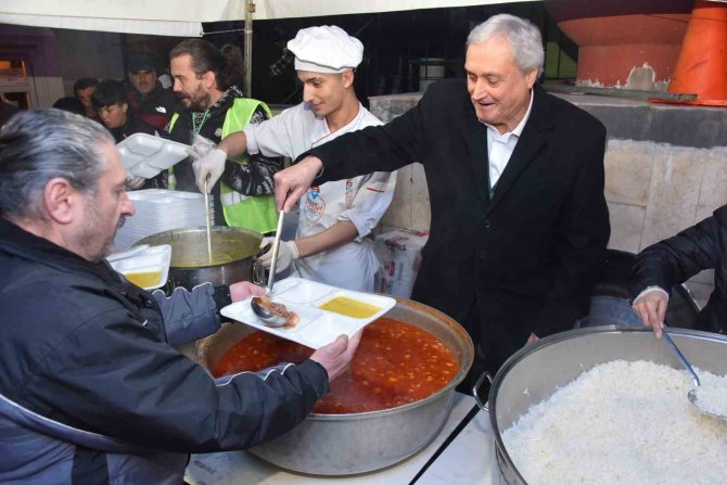 Başkan Bakkalcıoğlu Ramazan Ayının İlk Orucunu İftar Çadırında Açtı