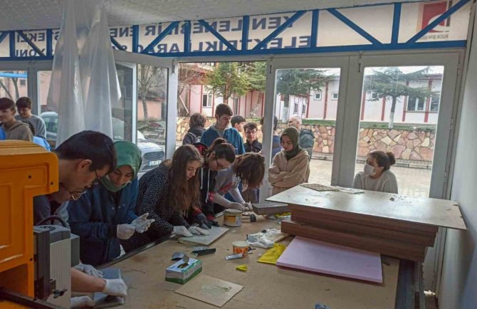 ‘İ̇nsansız Hava Aracı Kompozit Eğitimi’ Verildi