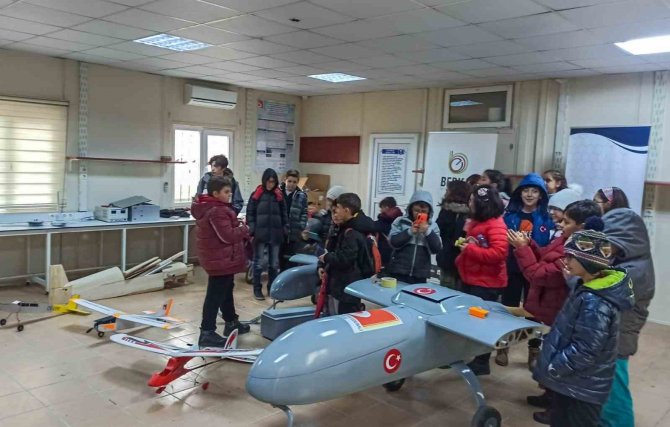 ‘İ̇nsansız Hava Aracı Kompozit Eğitimi’ Verildi