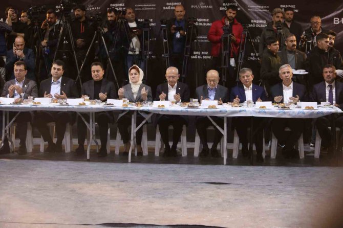 Kılıçdaroğlu’na Çadır Kent Ziyaretinde Zor Soru: "Hdp’ye De Bakanlık Verecek Misiniz?”