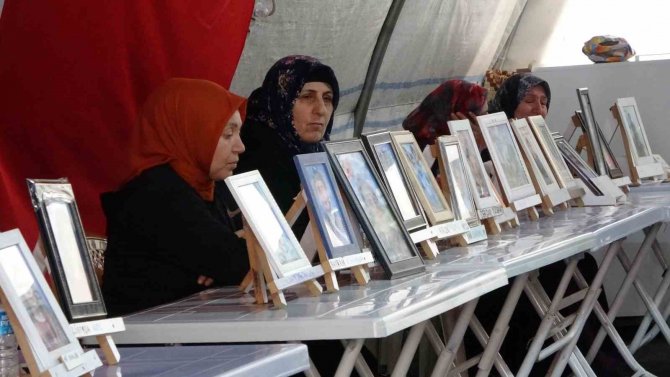 Hakkarili Anne 10 Yıldır Evladının Peşinde