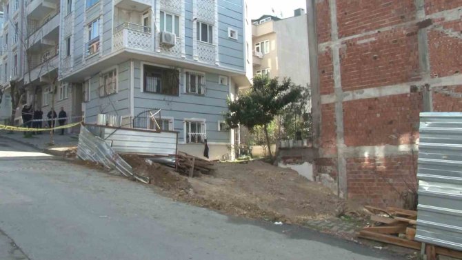 Bayrampaşa’da Çöken Bahçe Duvarı Havadan Görüntülendi