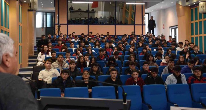 Dostek Koleji Öğrencileri Deprem Anında Nasıl Hareket Edeceklerini Öğrendi