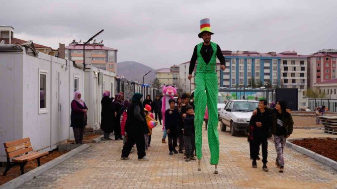 Afşinli Çocuklar Ramazan’ın İlk Gününde Doyasıya Eğlendi