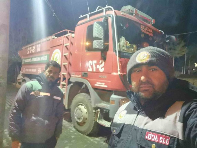 Depremzedelerin İftar Ve Sahurda Su İhtiyaçlarını ’Ateş Savaşçıları’ Karşılıyor