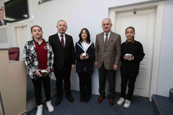 Yarışmada Dereceye Giren Öğrencilere Başkan Aygün’den Ödül