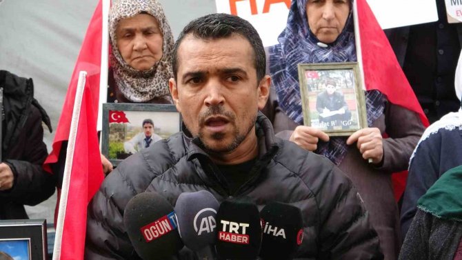 Evlat Nöbetindeki Ailelerden Chp İle Hdp’nin El Sıkışmasına Tepki