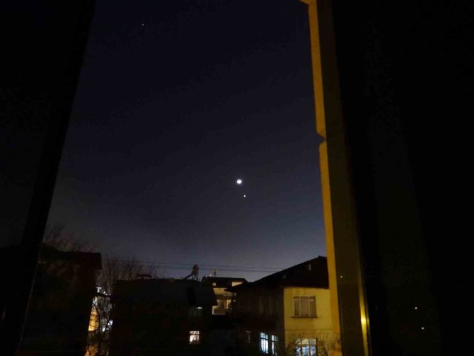 Gökyüzündeki Parıltı Vatandaşları Meraklandırdı