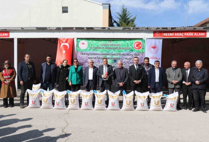Elazığ’da Çiftçilere Yüzde 75 Hibeli Nohut Tohumu Dağıtımı Yapıldı