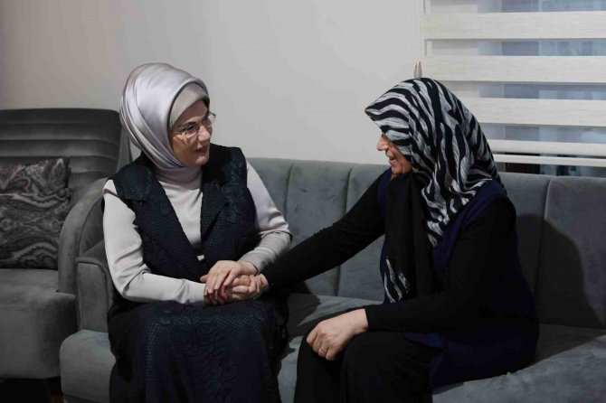 Emine Erdoğan’dan Ankara’daki Depremzede Aileye İftar Ziyareti