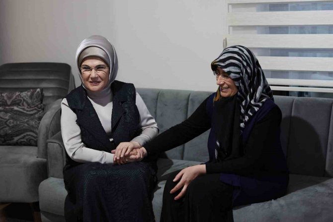 Emine Erdoğan’dan Ankara’daki Depremzede Aileye İftar Ziyareti