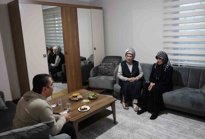 Emine Erdoğan’dan Ankara’daki Depremzede Aileye İftar Ziyareti