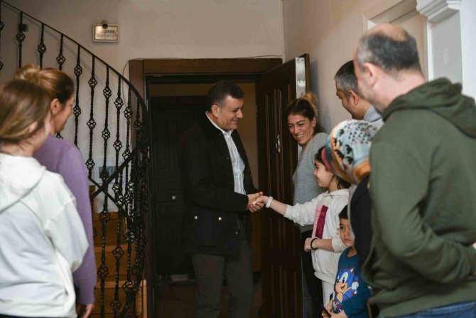 Esenyurt Belediye Başkanı Bozkurt İlk İftarını Depremzede Aile İle Yaptı