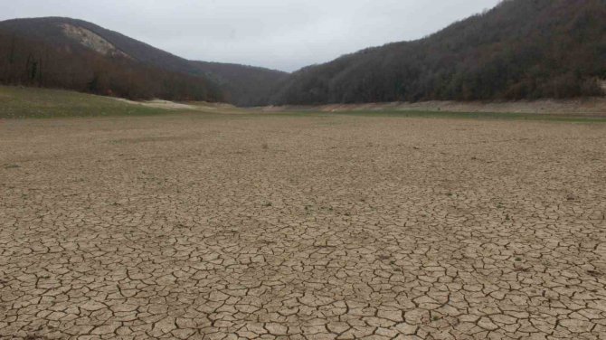 İ̇stanbul’u Destekleyen Barajlar Kuruma Noktasına Geldi