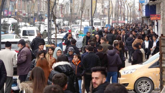 İ̇ran’daki Deprem Yüksekova’da Da Hissedildi