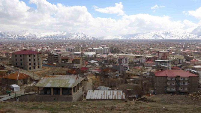 İ̇ran’daki Deprem Yüksekova’da Da Hissedildi