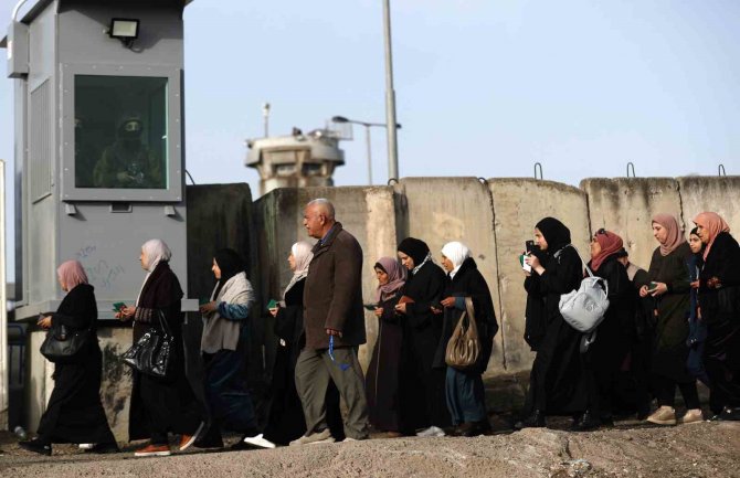 İ̇srail’den Mescid-i Aksa’ya Geçmek İsteyen Batı Şerialılara Karşı Yoğun Önlem