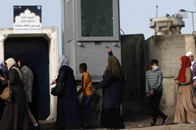 İ̇srail’den Mescid-i Aksa’ya Geçmek İsteyen Batı Şerialılara Karşı Yoğun Önlem