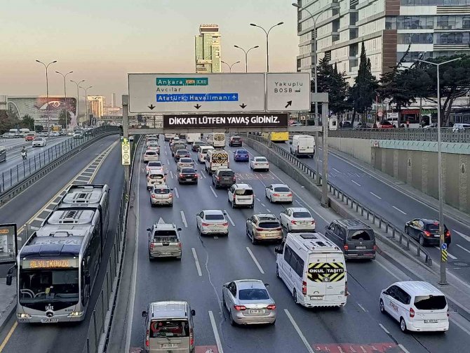 İ̇stanbul’da Trafik Yoğunluğu Yüzde 78’e Çıktı