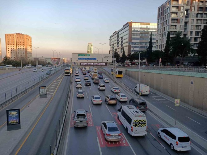 İ̇stanbul’da Trafik Yoğunluğu Yüzde 78’e Çıktı