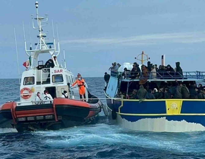 İ̇talya’da Göçmen Operasyonu: 745 Göçmen Kurtarıldı