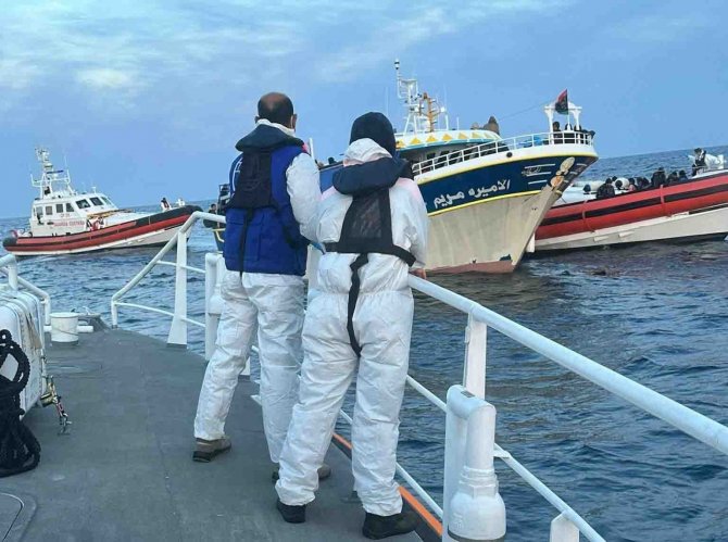 İ̇talya’da Göçmen Operasyonu: 745 Göçmen Kurtarıldı