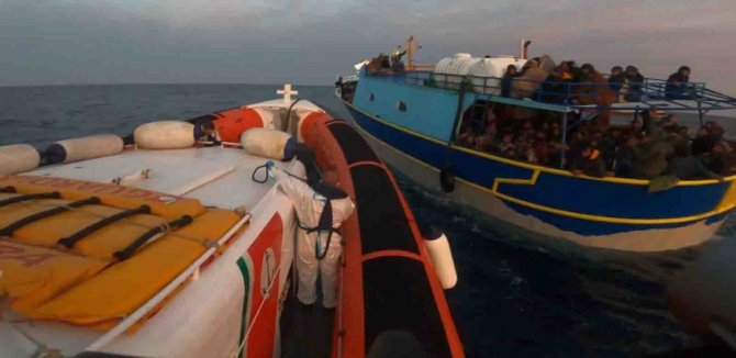 İ̇talya’da Göçmen Operasyonu: 745 Göçmen Kurtarıldı