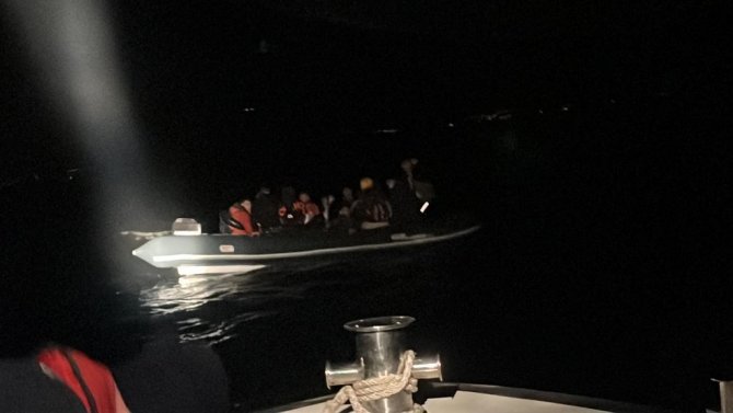 İ̇zmir Açıklarında 59 Göçmen Kurtarıldı, 1 Türk Vatandaşı Yakalandı
