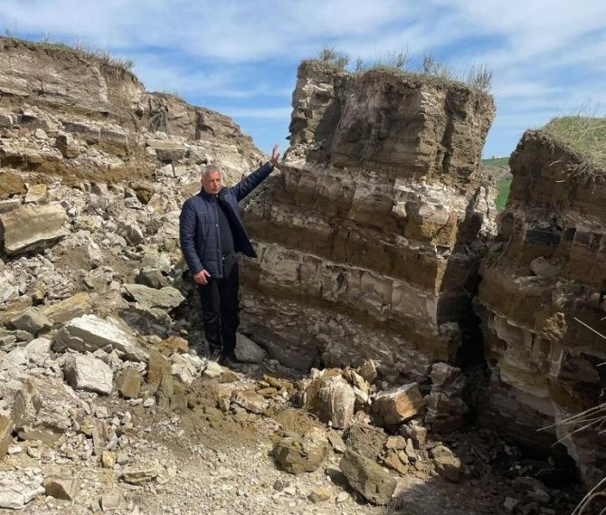 Depremde Girik Köyünde Fay Kırığı Oluştu