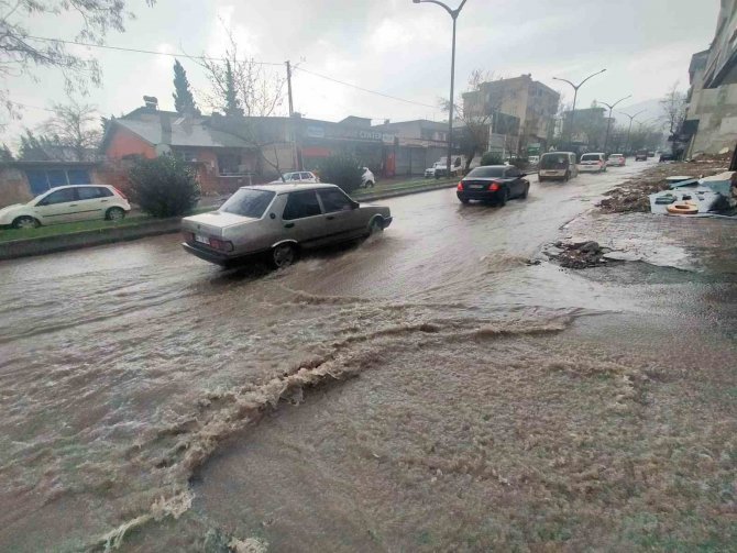 Kahramanmaraş’ta Sağanak Yağış Etkili Oldu