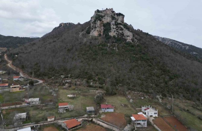 Deprem Amanos’un Zirvesindeki Şalen Kalesi’nin Surlarını Da Yıktı