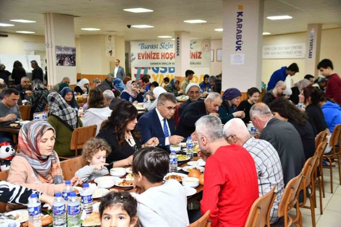 İ̇lk İftar Depremzedelerle Yapıldı