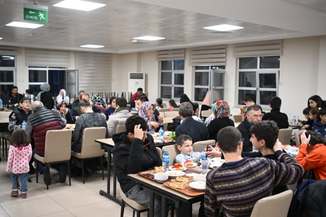 Kartepe’de 3 Bin 400 Depremzede Misafir Ediliyor